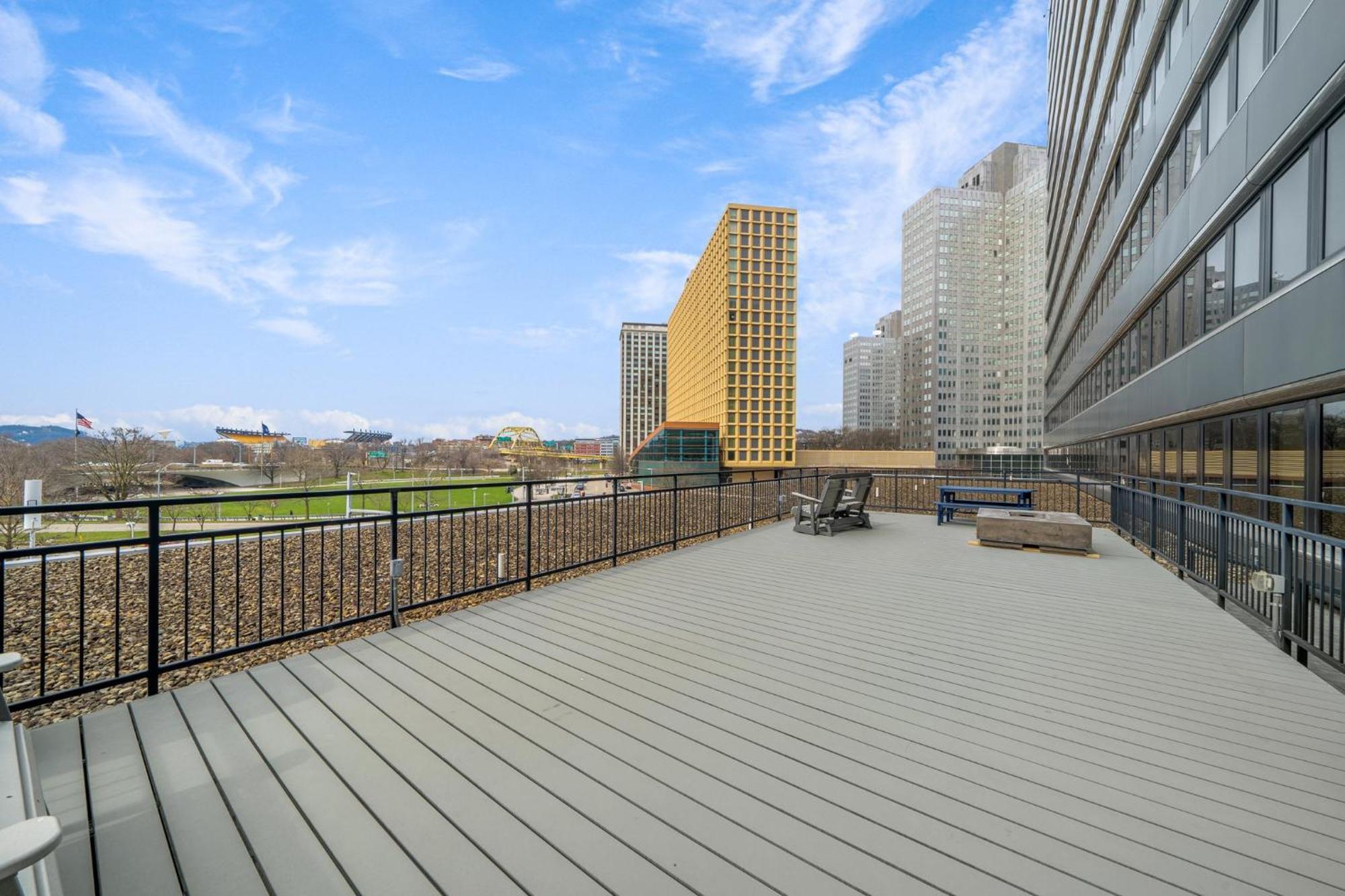 Sweeping Stadium Views Wonderfully Located 24-7 Parking Gym Lounge Pittsburgh Exterior photo